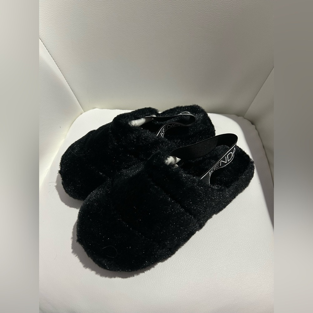 Kendall & Kylie Black Fuzzy Slippers